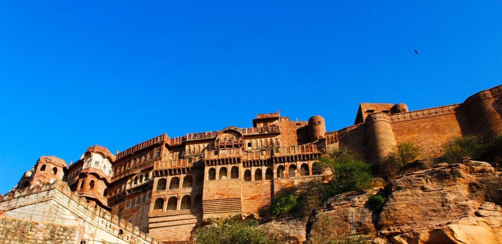 Explore Scenic Spots Around Nahargarh Fort with a Convenient Car Rental Options