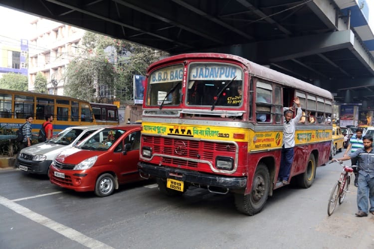 The Pros and Cons of Driving a Rental Car Versus Using Public Transportation Out of State - Zoomcar Pros and Cons of Rental Car Vs. Public Transportat